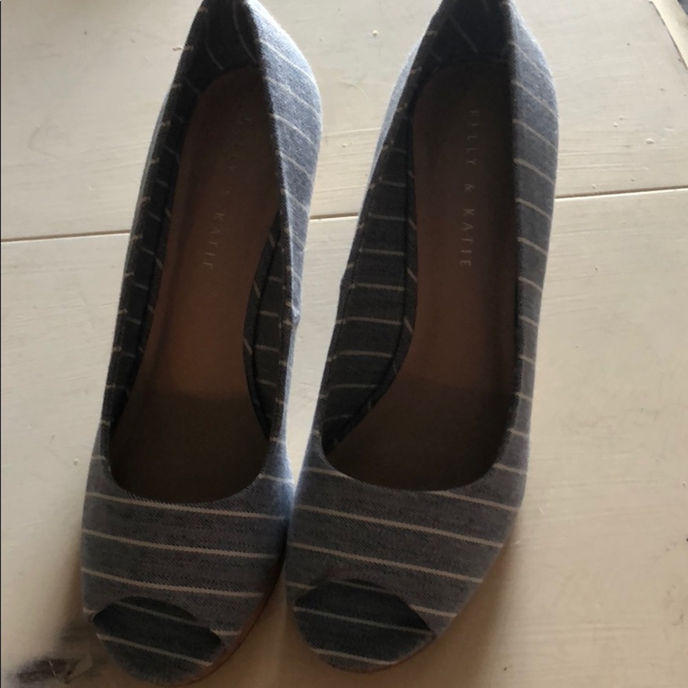 Kelly & Katie size 10 wedges
